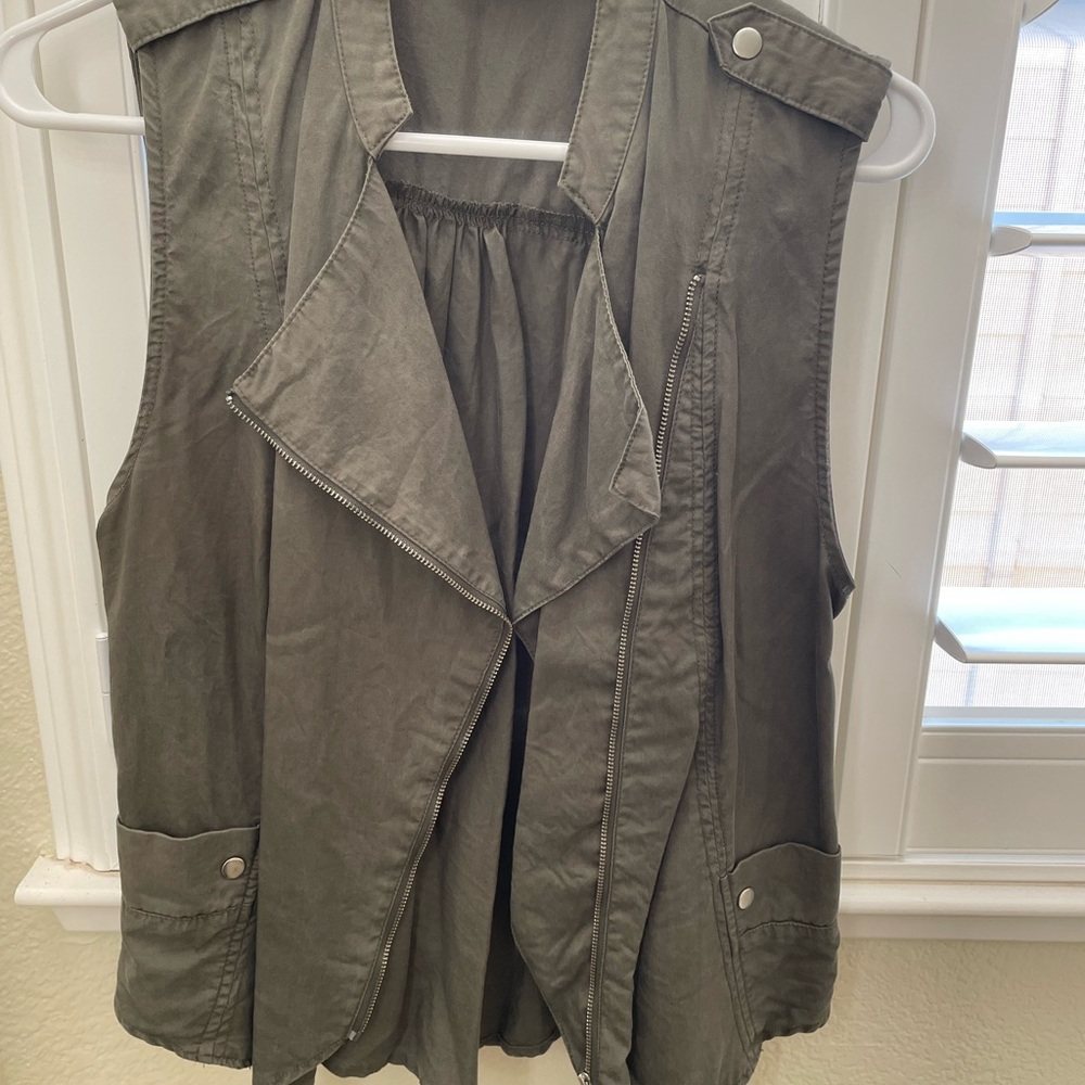 Mossimo Supply Co. Khaki Sleeveless Vest